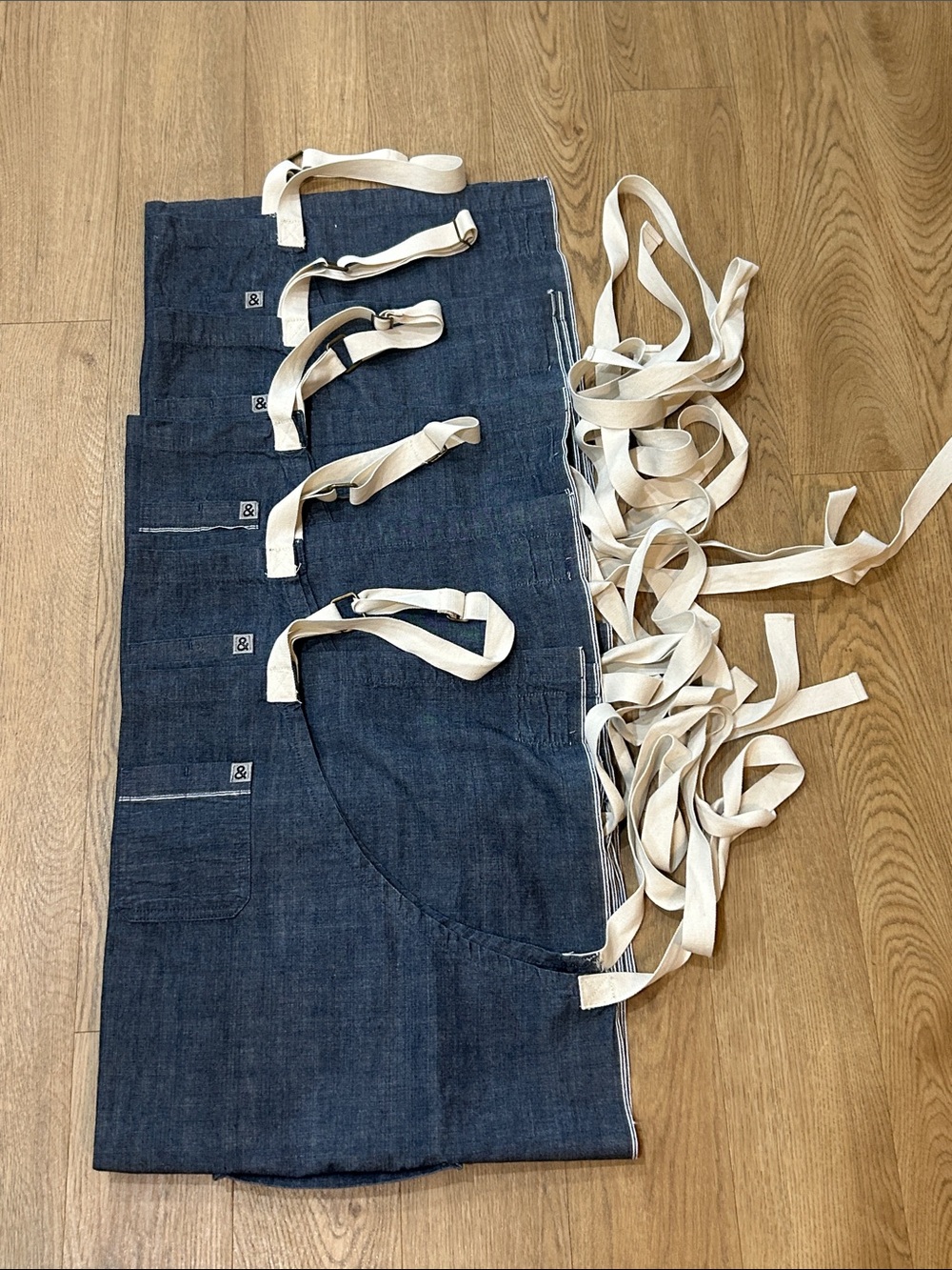 Bundle of 5 Hedley & Bennett The Essential Denim Apron in Blue